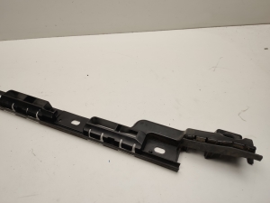 Porsche Macan (2014–2026) Ein weiteres Detail der Außenschwellerverkleidung 95B853557A - 4