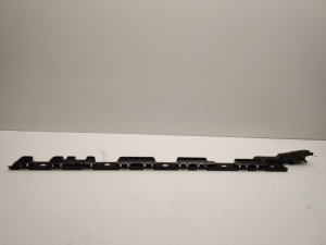   Ein weiteres Detail der Außenschwellerverkleidung  - 95B853557A 