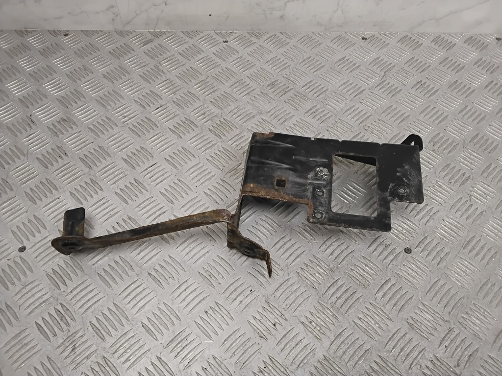 Volkswagen Passat B8 (2014–2023) Other bracket 5Q0819263 Volkswagen Passat B8 (2014–2023) Other bracket 5Q0819263