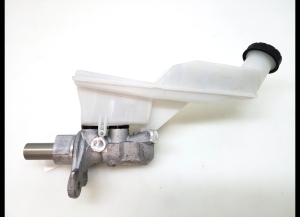 Mercedes Benz A-Class 176 (2012–2018) Brake master cylinder A2464300101 - 2