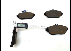 Mercedes Benz A-Class 176 (2012–2018) Front brake pads A0084200620 - 2