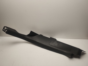   Interior trim of the rear strut  - 95B867767E 