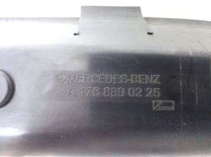 Mercedes Benz A-Class 176 (2012–2018) Sonstiges Teil des vorderen Kotflügels A1768890225 - 3