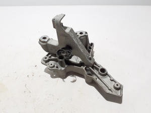Engine bracket - 648607782R