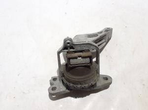   Engine mount  - 112328493R 