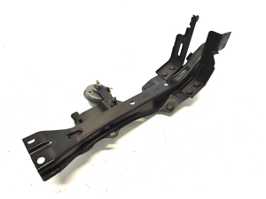   The middle part of the front frame from the lock down  - 625E2 