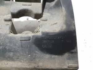 VOLVO XC60 (2017–2026) Ein weiteres Detail der Außenschwellerverkleidung 32216698 - 2