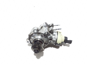   Fuel pump  - 167009230R 