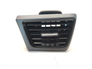Dashboard air vent grilles - 687615SA0B