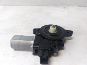 Rear side door window regulator motor - D6515958X
