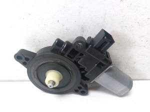 Mazda CX-5 (2011–2017) Front door window regulator motor D6515958X - 4