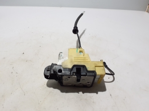 VOLVO XC60 (2017–2026) Rear side door lock 32131413 - 2