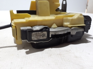 VOLVO XC60 (2017–2026) Rear side door lock 32131413 - 3