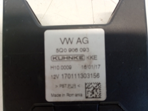 AUDI A3 8V (2012–2020) Fuel pump control module 5Q0906093 - 4