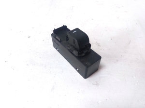 Rear side door window switch - KD4766370