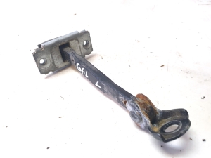 Rear side door opening limiter