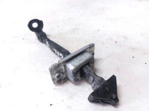 Mazda CX-5 (2011–2017) Rear side door opening limiter - 2