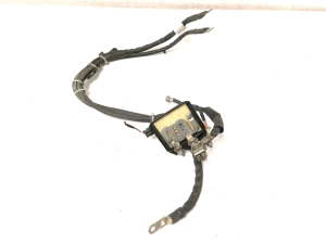 Mercedes Benz C-Class 205 (2014–2021) Plussjuhtme klemm A0009061505 - 2