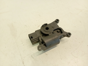 AUDI A3 8V (2012–2020) Salongi soojenduse klapi mootor 5Q0907511A - 3