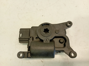 AUDI A3 8V (2012–2020) Salongi soojenduse klapi mootor 5Q0907511D - 5