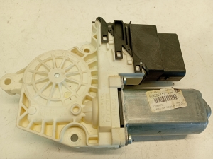 Volkswagen Passat B6 (2005–2010) Rear side door window regulator motor 3C9959703 - 3