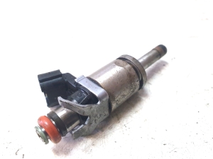 Mazda CX-5 (2011–2017) Fuel injector PE0113250B - 2