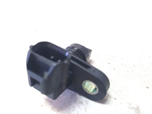 Mazda CX-5 (2011–2017) Camshaft position sensor PE0118230 - 2