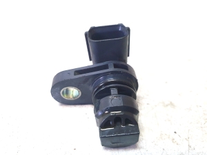 Mazda CX-5 (2011–2017) Camshaft position sensor PE0118230 - 3
