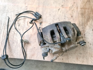 Mercedes Benz V-Class 447 (2014–2026) Front brake caliper - 2