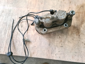 Mercedes Benz V-Class 447 (2014–2026) Front brake caliper - 3