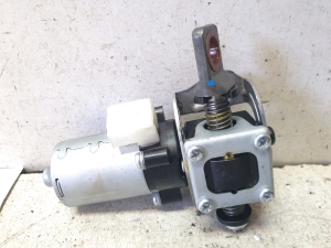 Kia Sorento (2014–2026) Front seat motor 886B5L1000 - 4