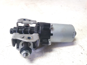 Front seat motor - 886B5L1000