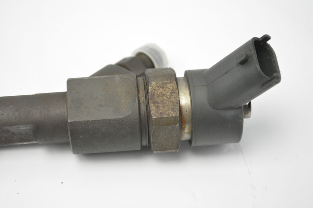 Used RENAULT Trafic Fuel injector 8200238528