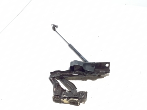 VOLVO V90 (2016–2026) Hood hinge 32219799 - 3