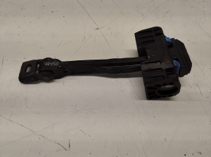 Rear side door opening limiter - 8V4839249