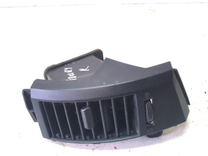 Armatuurlaua ventilatsioonivõred - 17E418
