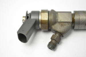  Fuel injector 