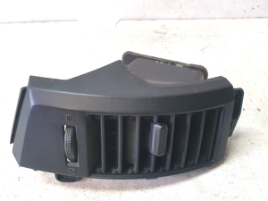 Armatuurlaua ventilatsioonivõred - C236GM932