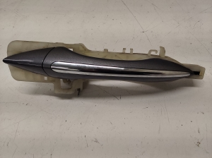 Front door exterior handle - 6L30
