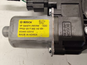 Hyundai i40 (2011–2026) Front door window regulator motor 824603Z010 - 2