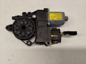 Hyundai i40 (2011–2026) Front door window regulator motor 824603Z010 - 3