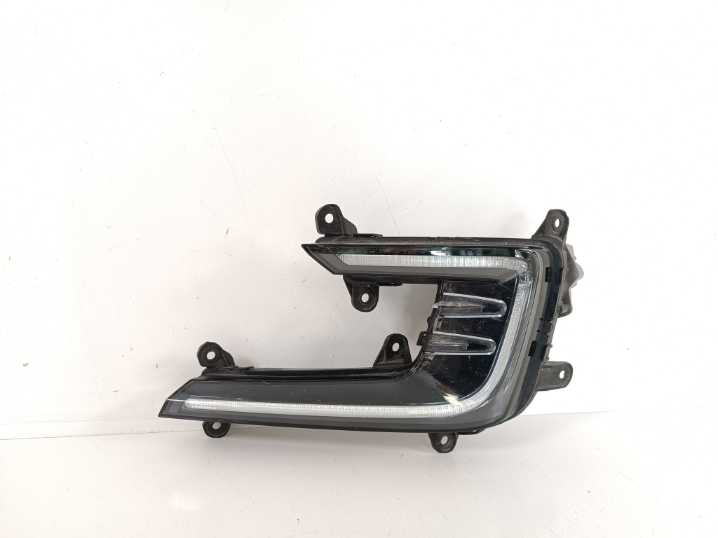 Volkswagen Passat B8 (2014–2023) Priekšējais dienas gaitas lukturis 3G0941055A Volkswagen Passat B8 (2014–2023) Priekšējais dienas gaitas lukturis 3G0941055A