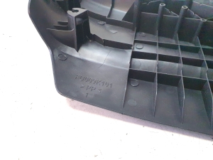 Mazda 5 (2005–2010) Esiistme muu osa FU009K101 - 2