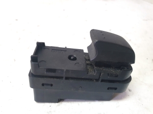 Rear side door window switch - CC3366380A