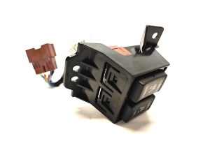 NISSAN Leaf II (2017–2026) Heated seat switch 682UU5SH0A - 2