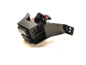NISSAN Leaf II (2017–2026) Heated seat switch 682UU5SH0A - 5