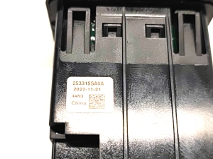 NISSAN Leaf II (2017–2026) USB port 253315SA0A - 2