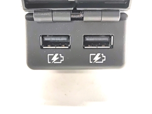 NISSAN Leaf II (2017–2026) USB port 253315SA0A - 4