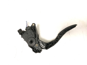 Dacia Duster (2017–2024) Accelerator pedal 180107904R - 2