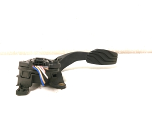Dacia Duster (2017–2024) Accelerator pedal 180107904R - 3